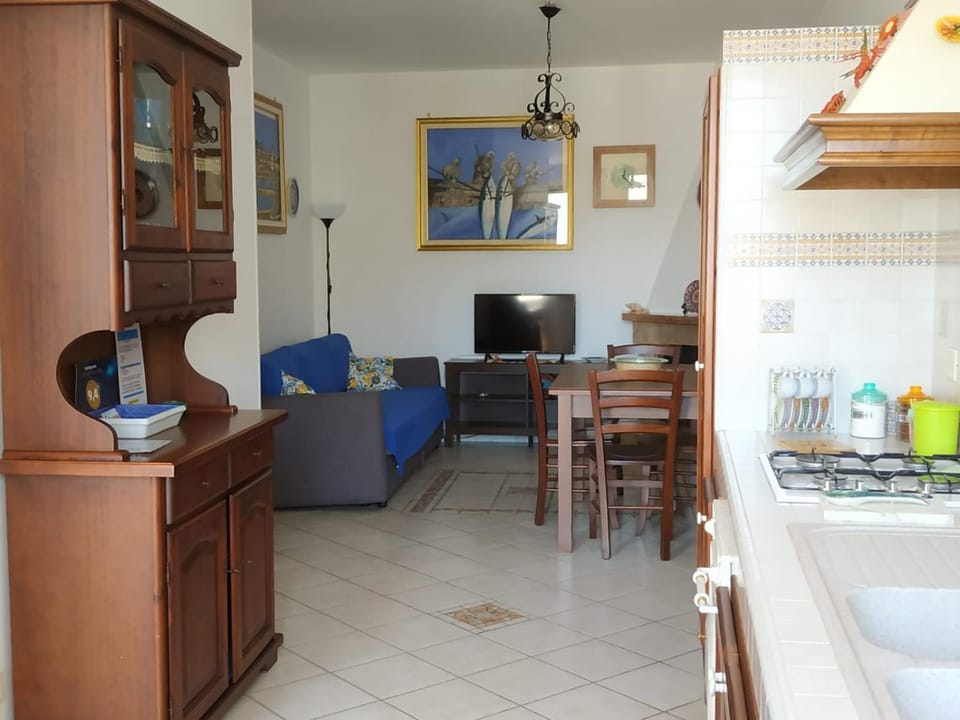 TV and multimedia, Kitchen or kitchenette, Living room, Food and drinks, Seating area, Dining area, Breakfast, flat iron, pet friendly, air conditioner