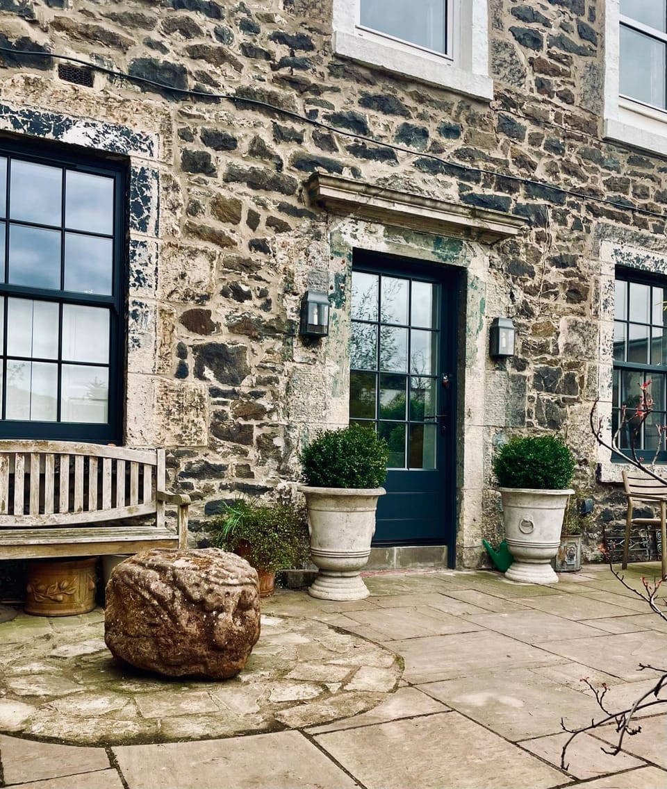 Stylish Georgian garden apartment + secure parking Apartment in Edinburgh