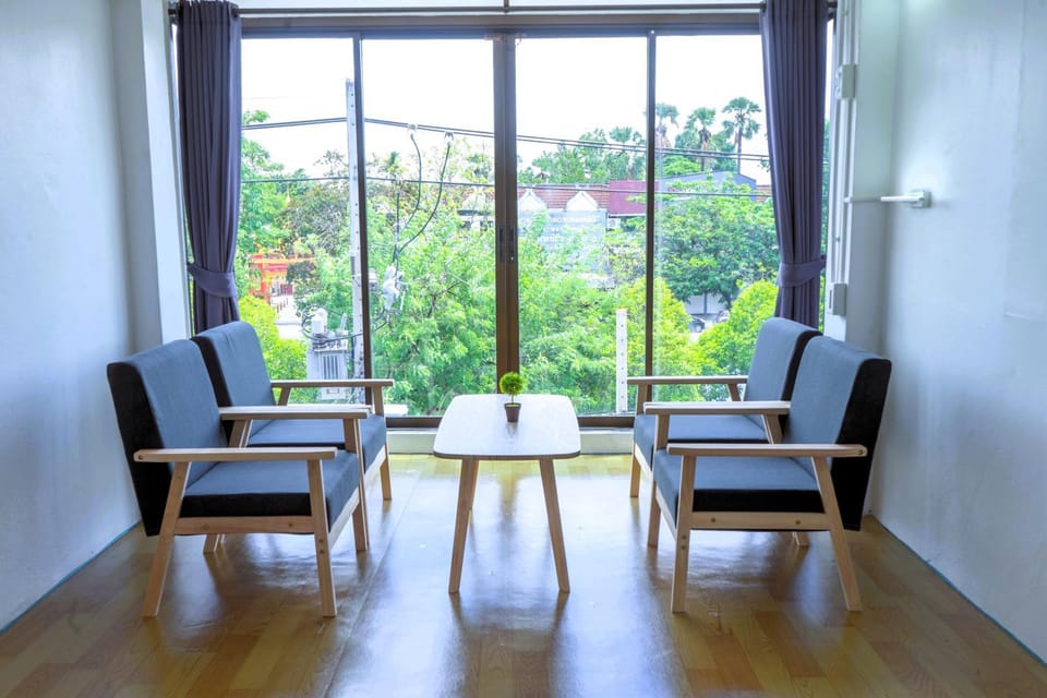 Living room, River view, Street view, air conditioner