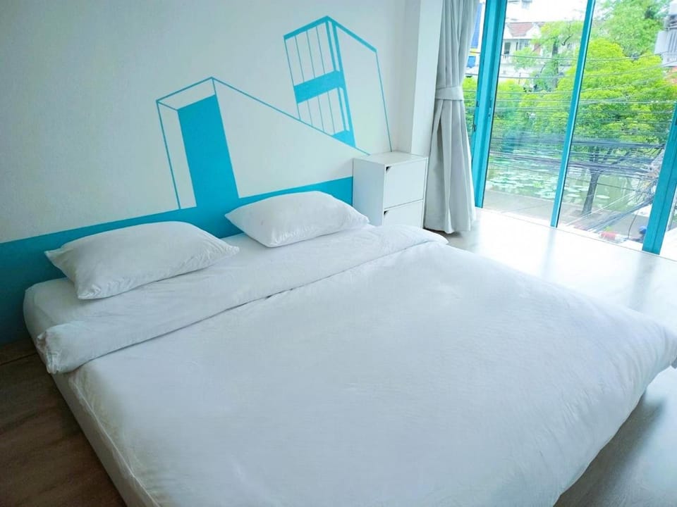 Bed, Bedroom, River view, Street view, air conditioner