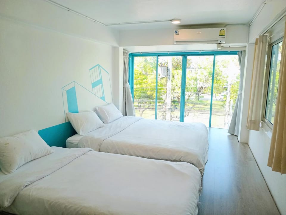 Bed, Bedroom, River view, Street view, air conditioner