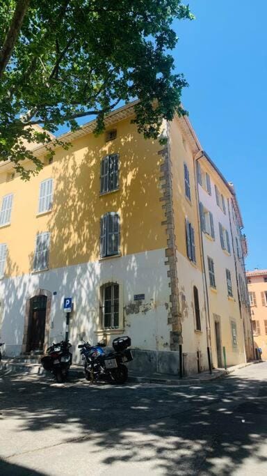 STUDIO COSY Hyères COEUR DE VILLE Apartment in Hyères