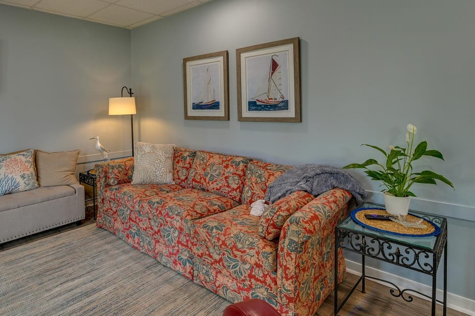 'Below Deck' Beach House: Walk to the Ocean! Apartment in Garden City