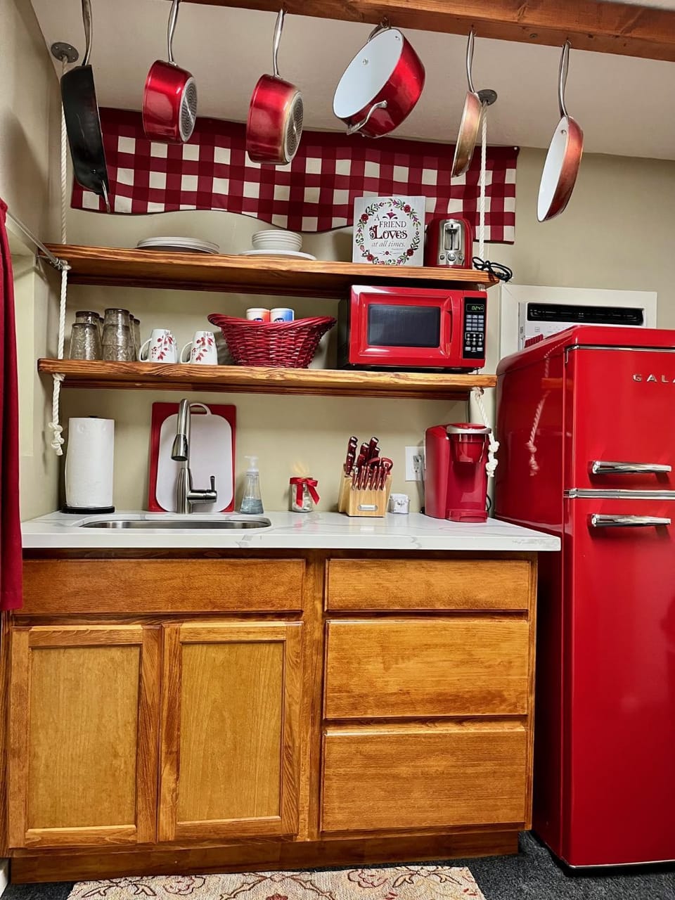 Kitchen or kitchenette