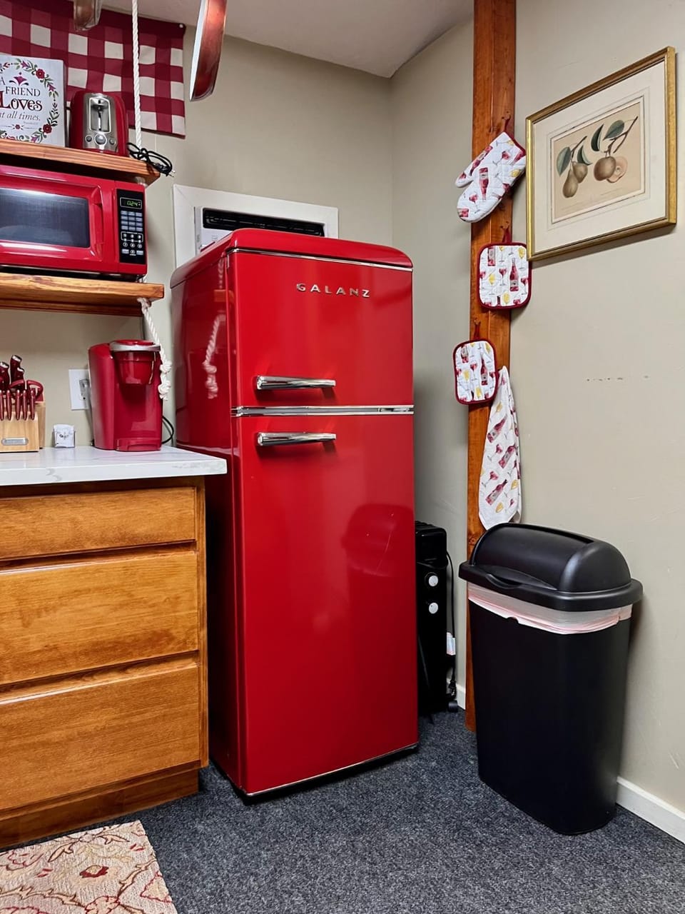 Kitchen or kitchenette
