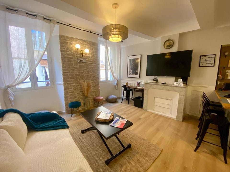 Communal lounge/ TV room, Living room, Seating area