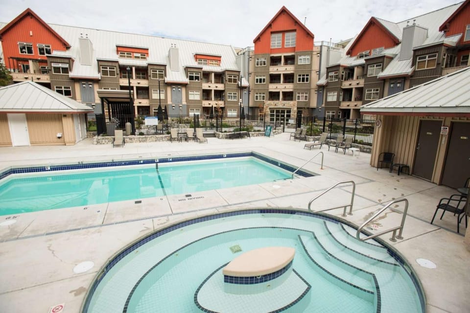 Hot Tub, Swimming pool