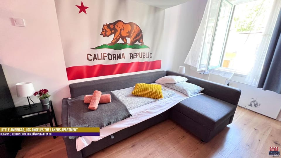 Bed, Living room