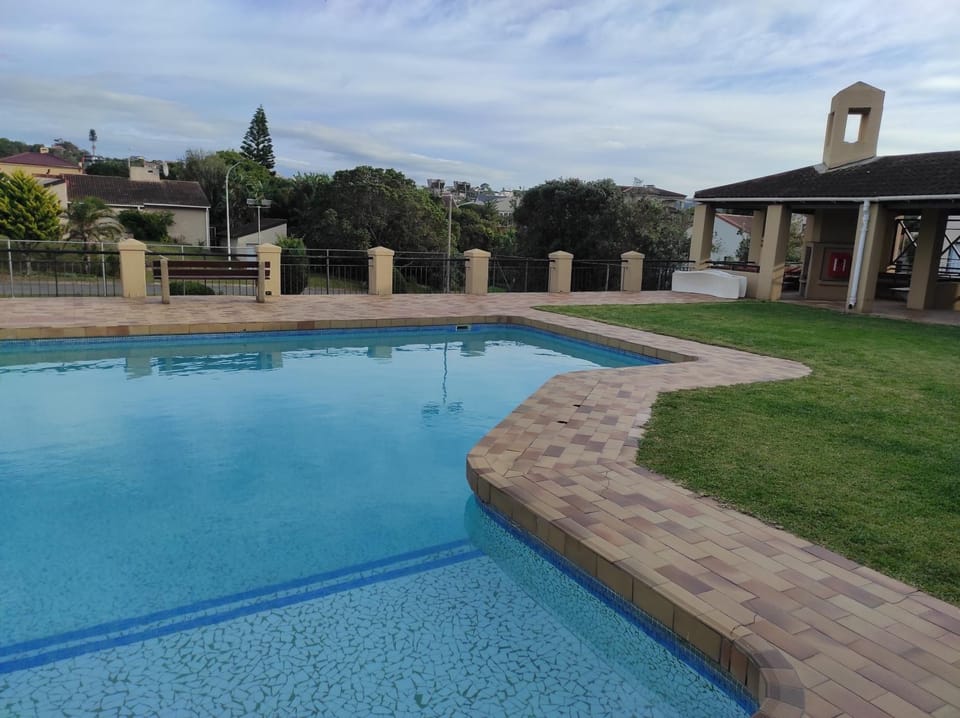 Squash, Tennis court, Swimming pool