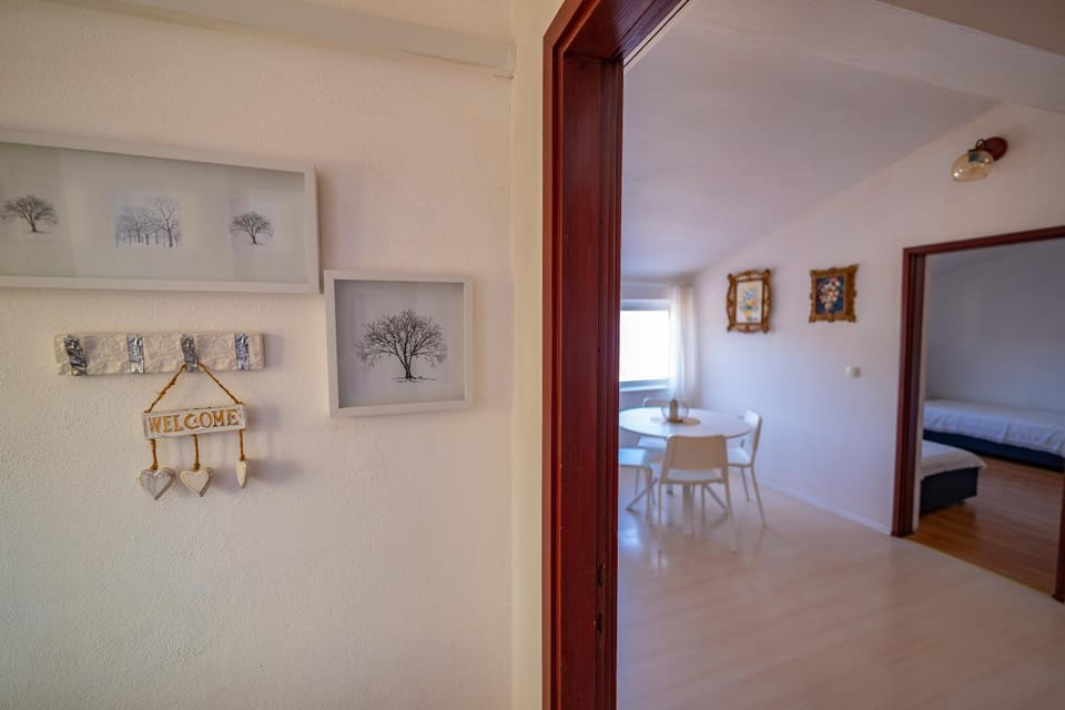 Bed, Photo of the whole room, Dining area, Bedroom