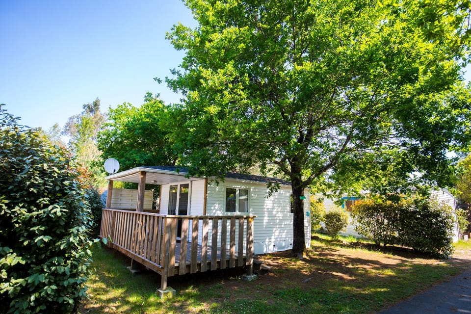Camping Le Paradis Carcans Lacanau Campground/ 
RV Resort in Carcans