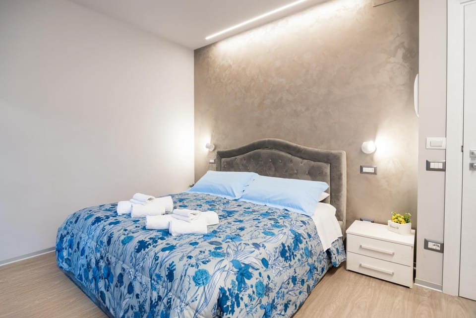 Bed, Photo of the whole room, Bedroom, towels, wardrobe