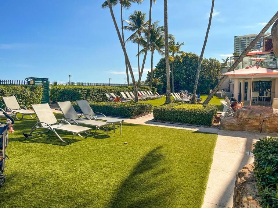 3 Bedroom Apt Ocean-Front Resort The Alexander Apartment in Miami Beach