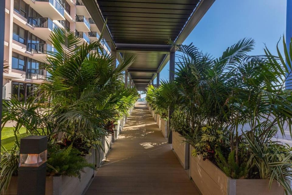 3 Bedroom Apt Ocean-Front Resort The Alexander Apartment in Miami Beach