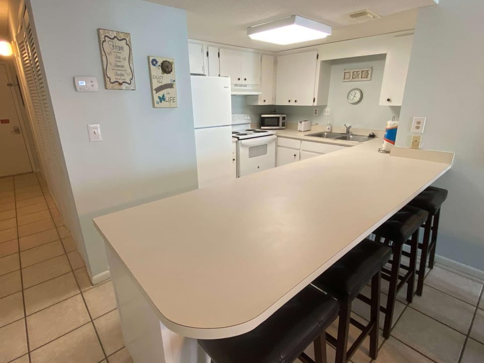 Island Winds West 271 by ALBVR - Awesome location! Walk to Hangout and more - Beachfront complex with indirect side-views House in West Beach