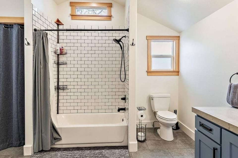 Shower, Toilet, Bathroom, Bath