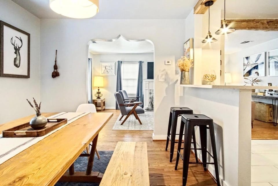 3BR Home 4 mins OCU, Sleeps 8 House in Oklahoma City