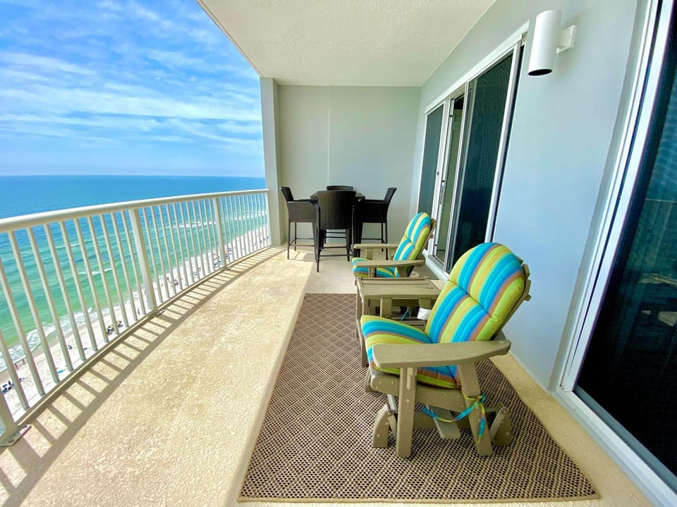 Island Royale P103 by ALBVR - Beachfront Penthouse living at its best - Gorgeous views House in West Beach