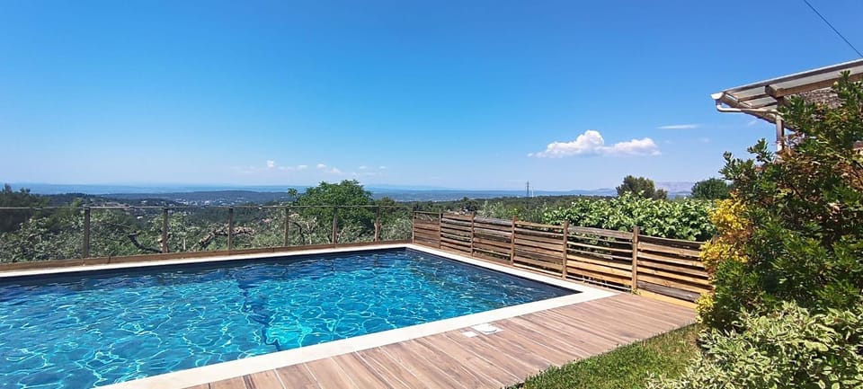Villa avec piscine, vue panoramique ste victoire Villa in Provence-Alpes-Côte d'Azur