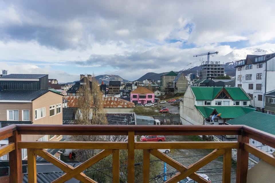 Property building, Day, Neighbourhood, Natural landscape, City view, Street view, Location, Parking