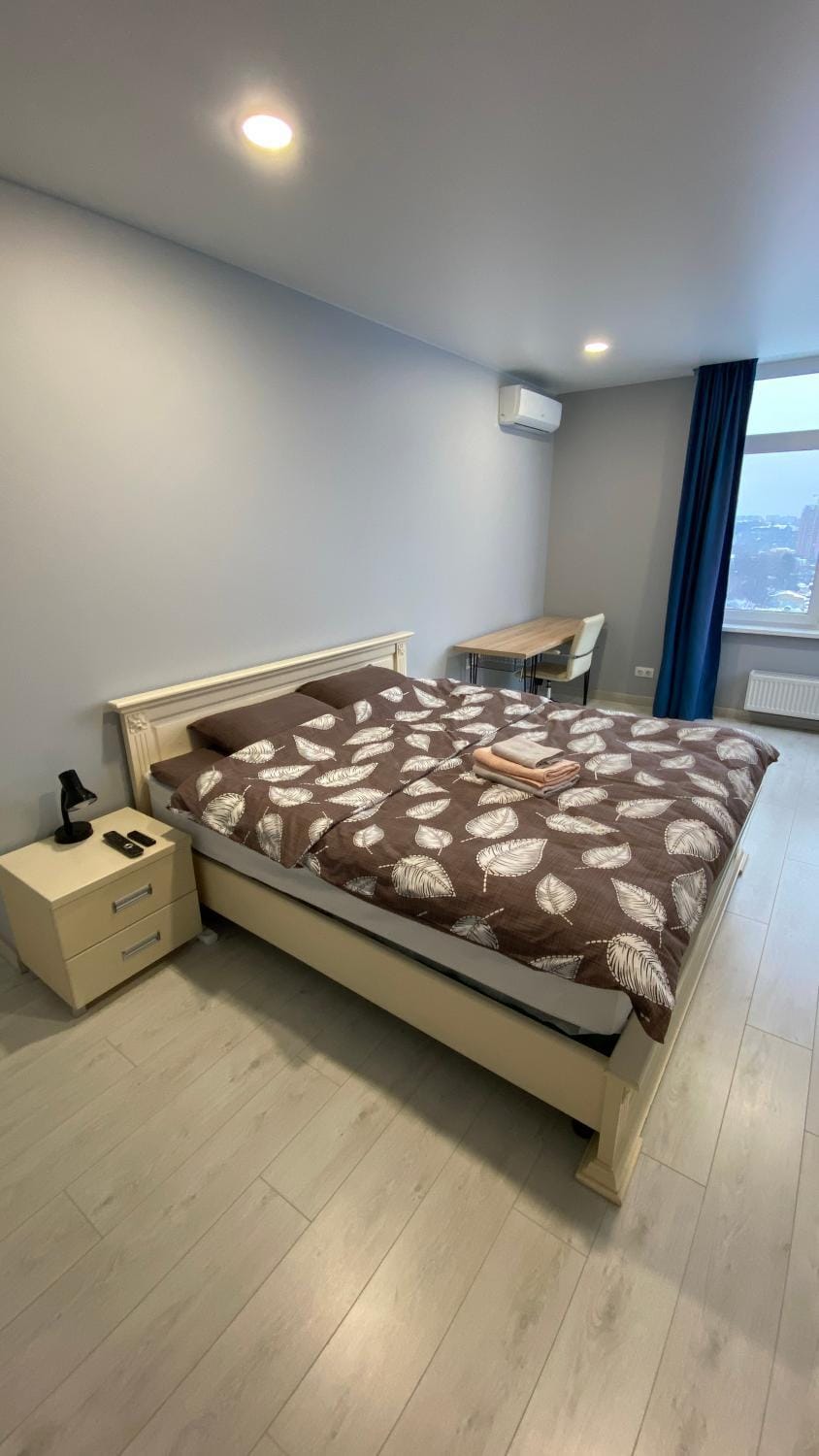 Bed, Seating area