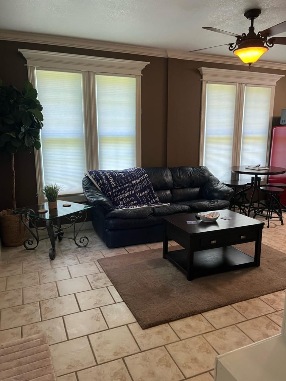 TV and multimedia, Living room, Seating area, Dining area, fireplace