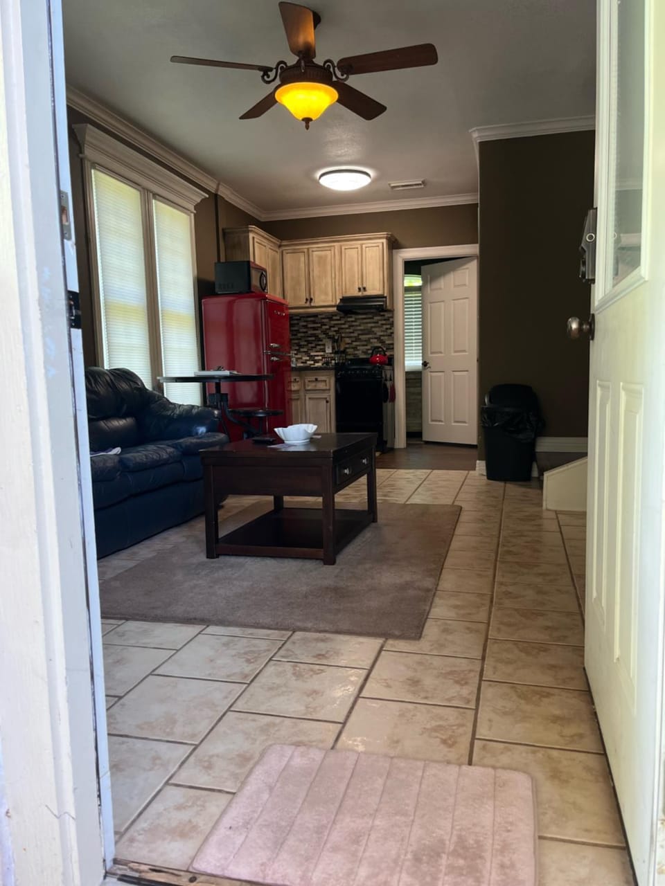 Facade/entrance, Kitchen or kitchenette, Living room