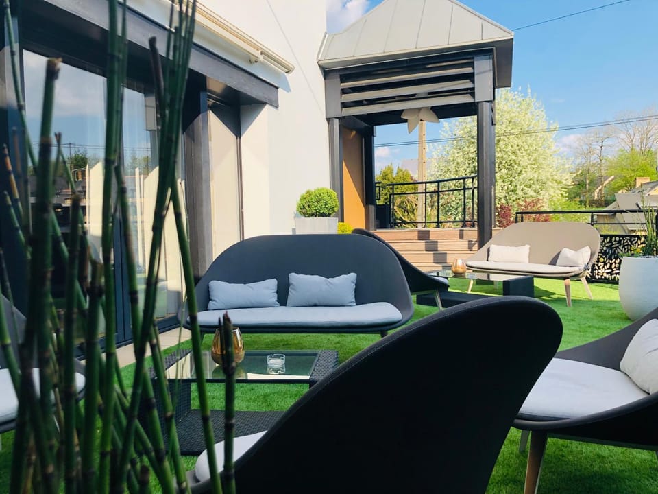 Patio, Facade/entrance, Balcony/Terrace, Living room