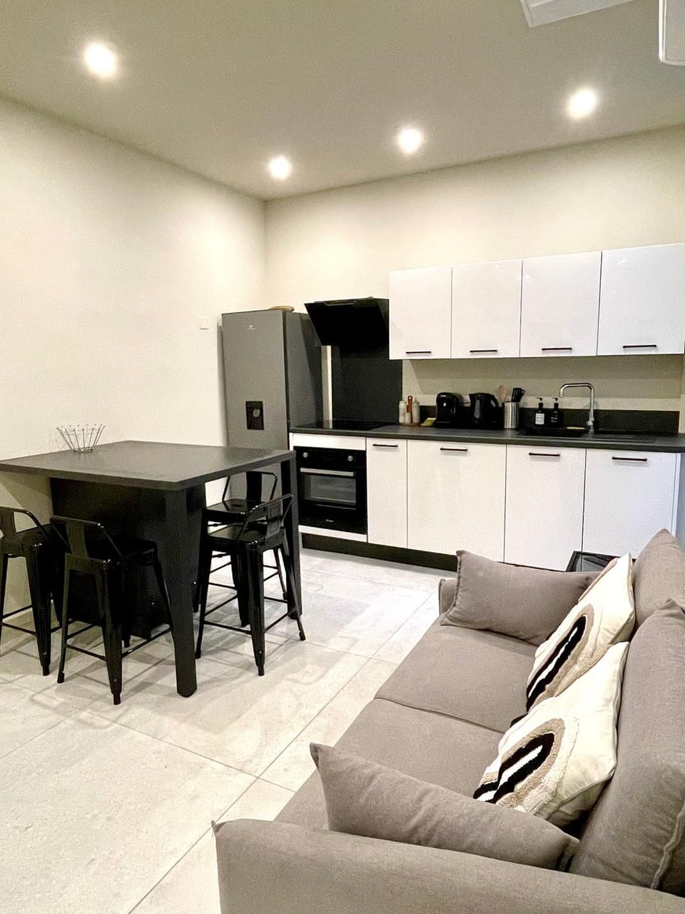Kitchen or kitchenette, Seating area, Dining area, Breakfast, dishwasher, minibar, pet friendly, stove, washing machine