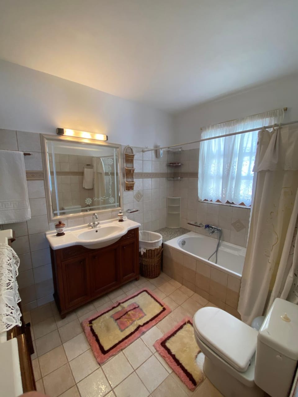 Shower, Toilet, Bathroom, Bath, towels