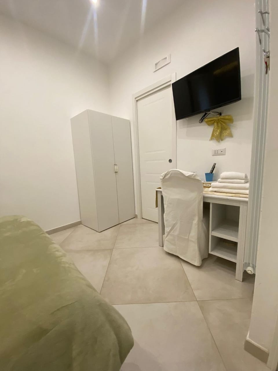 Photo of the whole room, wardrobe