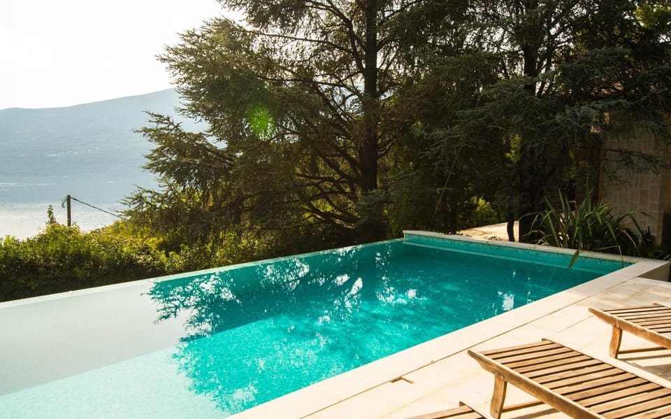 Day, Natural landscape, Mountain view, Pool view, Swimming pool, sunbed