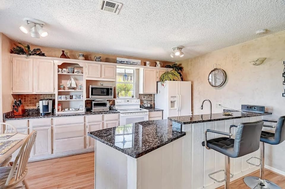 Kitchen or kitchenette, kitchen