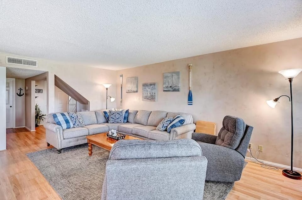 Living room, Seating area, air conditioner