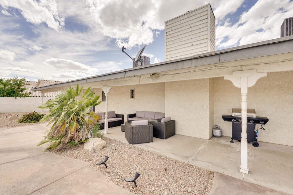 3,000 Sq Ft & Large Yard! 5BR Lake Havasu Home House in Lake Havasu City