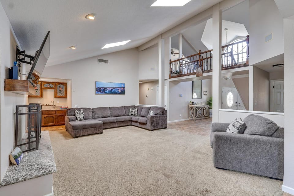 3,000 Sq Ft & Large Yard! 5BR Lake Havasu Home House in Lake Havasu City
