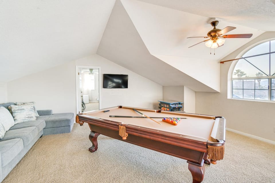 3,000 Sq Ft & Large Yard! 5BR Lake Havasu Home House in Lake Havasu City