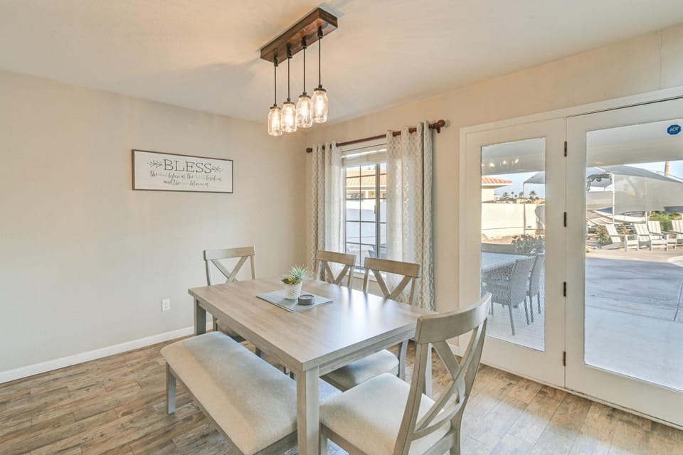 3,000 Sq Ft & Large Yard! 5BR Lake Havasu Home House in Lake Havasu City