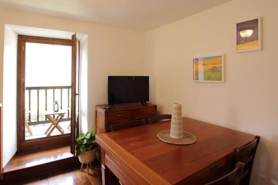 TV and multimedia, Dining area