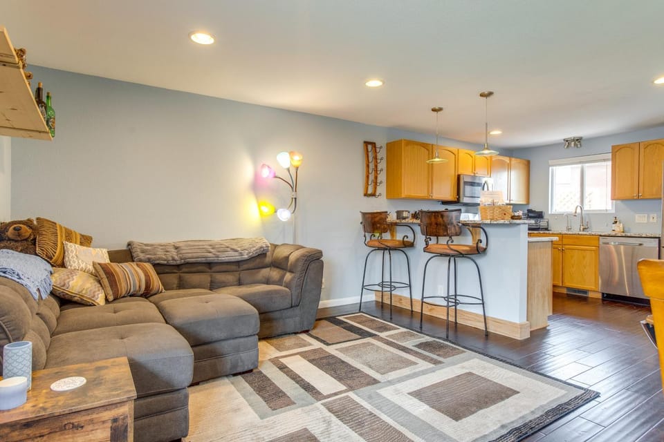 12 Mi to Denver: Golden Vacation Rental! House in Applewood