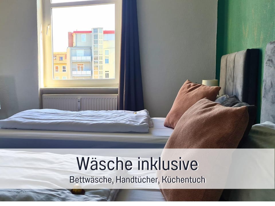 Bed, Photo of the whole room, Bedroom, Inner courtyard view