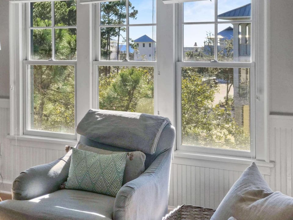 Beachy Bungalow House in Seaside