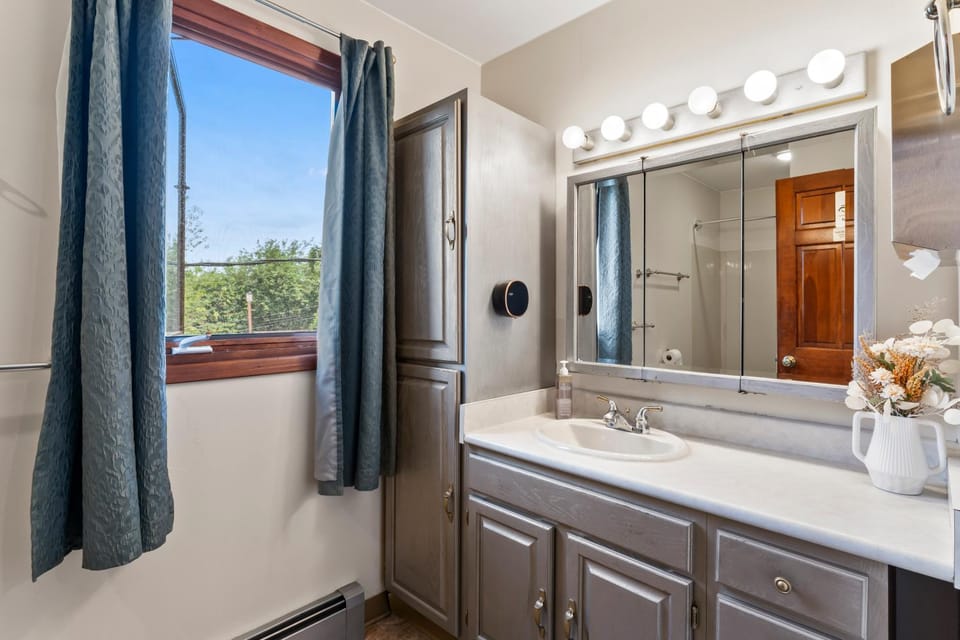 Bathroom, towels