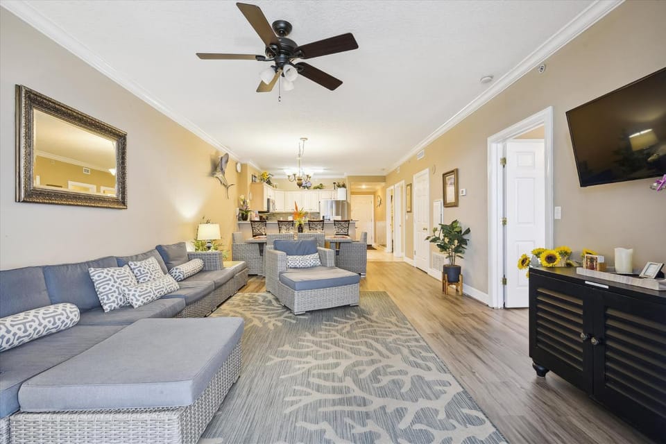 Twin Palms Resort #1502 by Book That Condo House in Long Beach