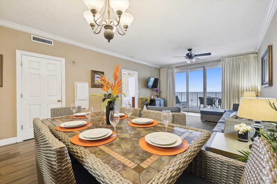 Twin Palms Resort #1502 by Book That Condo House in Long Beach