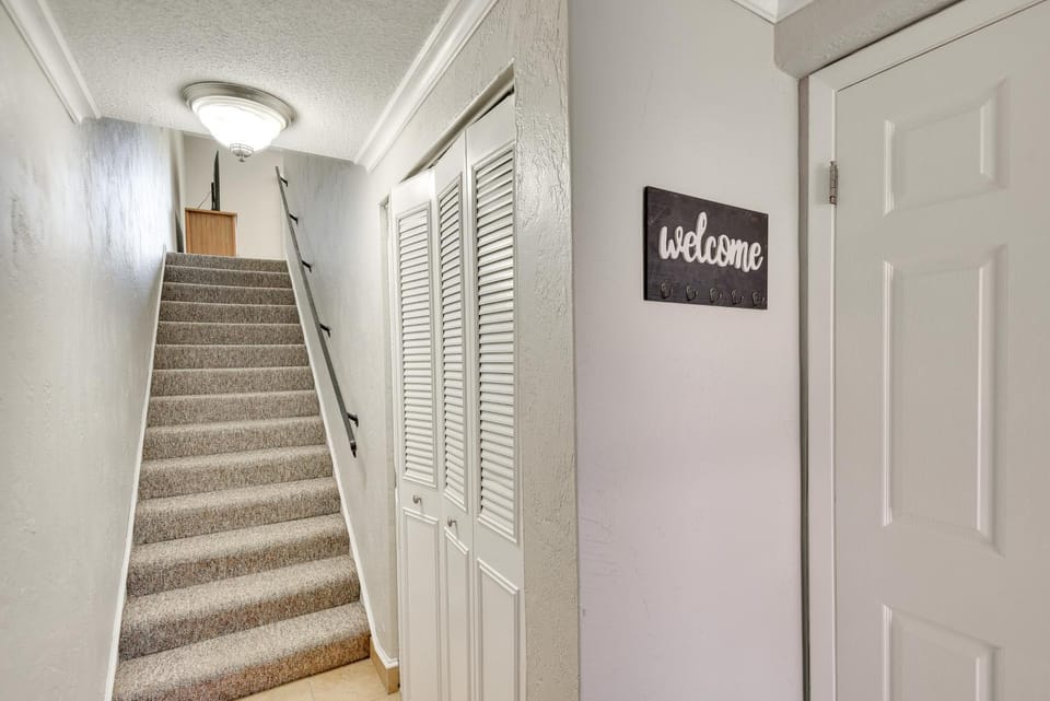 Florida Getaway - Balconies, Grill & Near Beaches! House in Daytona Beach Shores