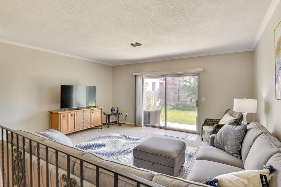 Florida Getaway - Balconies, Grill & Near Beaches! House in Daytona Beach Shores