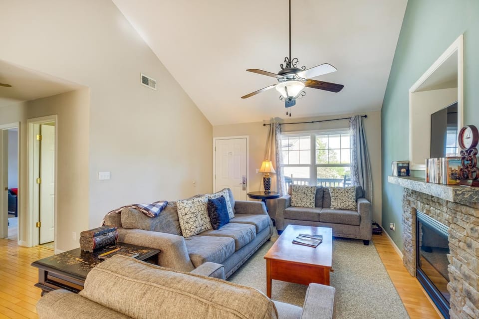Taylorsville Lake Cottage Rental w/ Hot Tub! House in Indiana