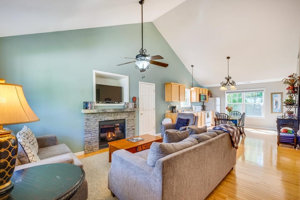 Taylorsville Lake Cottage Rental w/ Hot Tub! House in Indiana