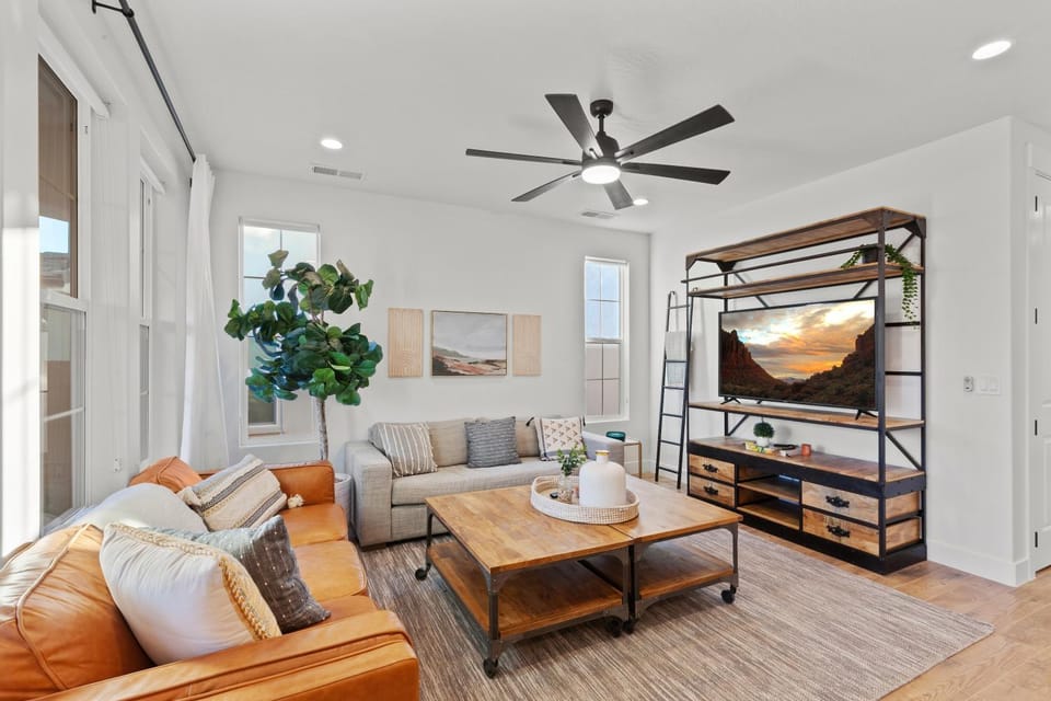 1308 Luxury Private Swim Spas, Putting Green, Ping Pong Table, and Game Room House in Washington